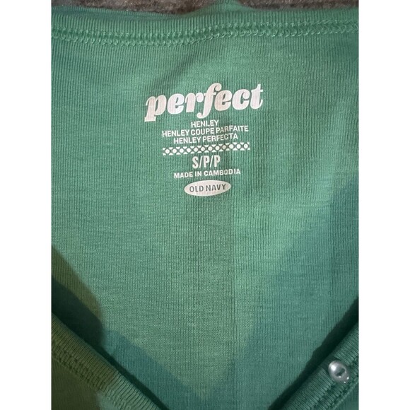 Lot of 2 - Womens Old Navy Short Sleeve Henley Shirts, Size Small Green And Tan - Picture 2 of 3